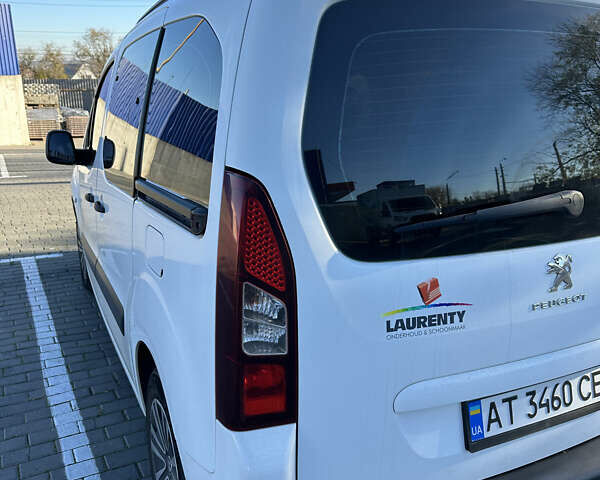 Белый Пежо Partner, объемом двигателя 1.6 л и пробегом 202 тыс. км за 8499 $, фото 5 на Automoto.ua