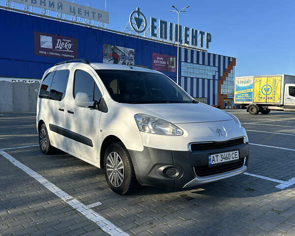 Белый Пежо Partner, объемом двигателя 1.6 л и пробегом 202 тыс. км за 8499 $, фото 2 на Automoto.ua