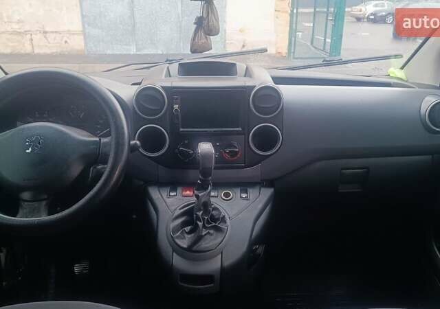 Белый Пежо Partner, объемом двигателя 1.56 л и пробегом 508 тыс. км за 8500 $, фото 7 на Automoto.ua