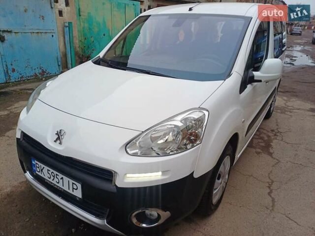 Белый Пежо Partner, объемом двигателя 1.56 л и пробегом 70 тыс. км за 7900 $, фото 1 на Automoto.ua