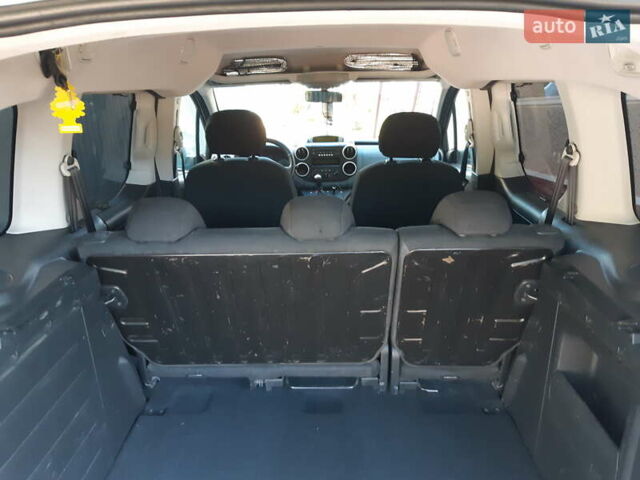 Белый Пежо Partner, объемом двигателя 1.56 л и пробегом 254 тыс. км за 8500 $, фото 10 на Automoto.ua