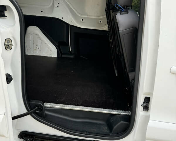 Белый Пежо Partner, объемом двигателя 1.56 л и пробегом 282 тыс. км за 6700 $, фото 9 на Automoto.ua