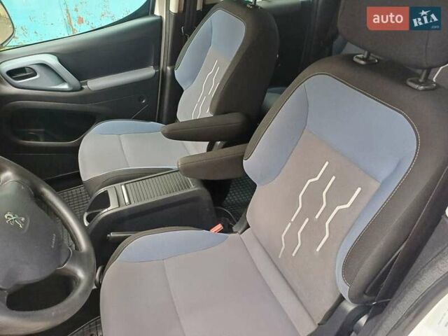 Белый Пежо Partner, объемом двигателя 1.56 л и пробегом 70 тыс. км за 7900 $, фото 14 на Automoto.ua