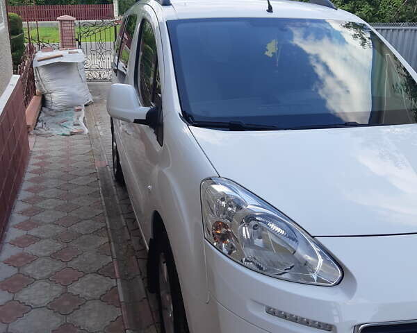 Белый Пежо Partner, объемом двигателя 1.56 л и пробегом 254 тыс. км за 8500 $, фото 4 на Automoto.ua