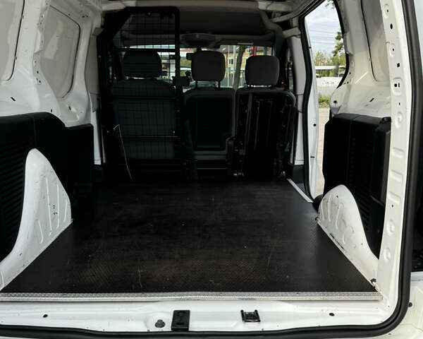 Белый Пежо Partner, объемом двигателя 1.56 л и пробегом 282 тыс. км за 6700 $, фото 8 на Automoto.ua