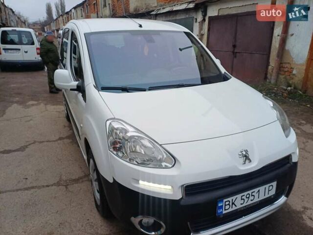 Белый Пежо Partner, объемом двигателя 1.56 л и пробегом 70 тыс. км за 7900 $, фото 2 на Automoto.ua