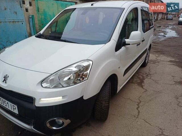 Белый Пежо Partner, объемом двигателя 1.56 л и пробегом 70 тыс. км за 7900 $, фото 8 на Automoto.ua