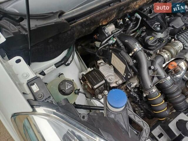 Белый Пежо Partner, объемом двигателя 1.56 л и пробегом 70 тыс. км за 7900 $, фото 40 на Automoto.ua
