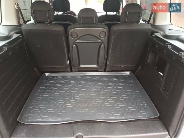 Белый Пежо Partner, объемом двигателя 1.56 л и пробегом 70 тыс. км за 7900 $, фото 30 на Automoto.ua