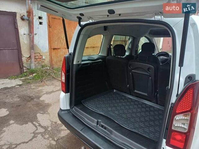 Белый Пежо Partner, объемом двигателя 1.56 л и пробегом 70 тыс. км за 7900 $, фото 31 на Automoto.ua
