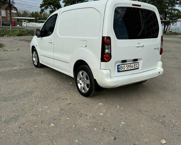 Белый Пежо Partner, объемом двигателя 1.56 л и пробегом 282 тыс. км за 6700 $, фото 4 на Automoto.ua