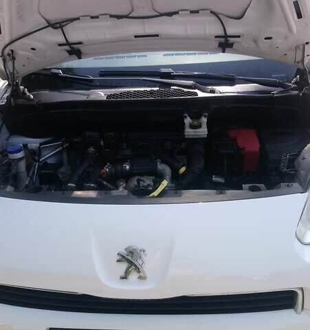 Белый Пежо Partner, объемом двигателя 1.6 л и пробегом 250 тыс. км за 7400 $, фото 12 на Automoto.ua