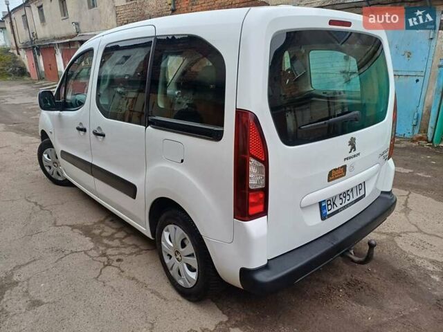 Белый Пежо Partner, объемом двигателя 1.56 л и пробегом 70 тыс. км за 7900 $, фото 6 на Automoto.ua