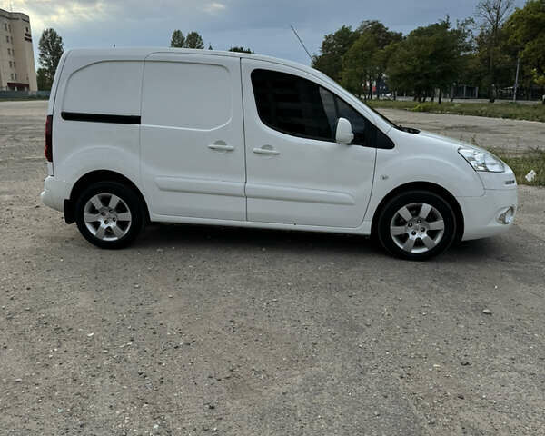 Белый Пежо Partner, объемом двигателя 1.56 л и пробегом 282 тыс. км за 6700 $, фото 2 на Automoto.ua