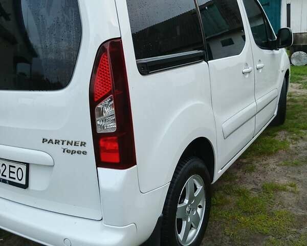 Белый Пежо Partner, объемом двигателя 1.56 л и пробегом 257 тыс. км за 8700 $, фото 2 на Automoto.ua