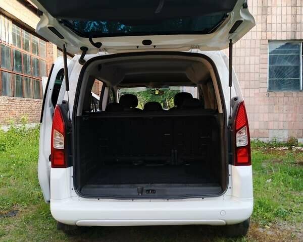 Белый Пежо Partner, объемом двигателя 1.56 л и пробегом 257 тыс. км за 8700 $, фото 32 на Automoto.ua