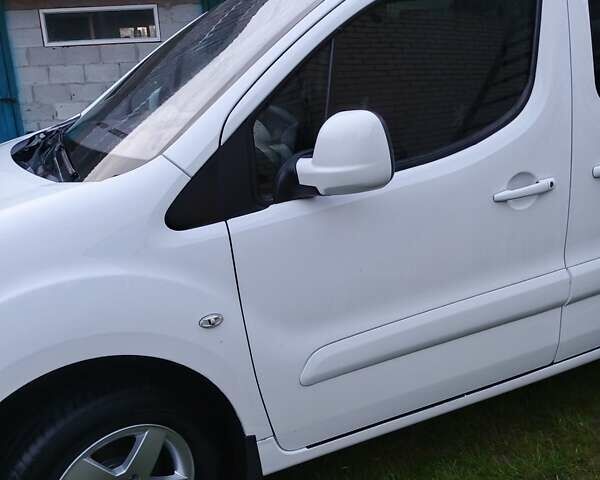 Белый Пежо Partner, объемом двигателя 1.56 л и пробегом 257 тыс. км за 8700 $, фото 6 на Automoto.ua