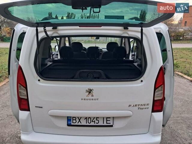 Белый Пежо Partner, объемом двигателя 1.6 л и пробегом 204 тыс. км за 8999 $, фото 5 на Automoto.ua