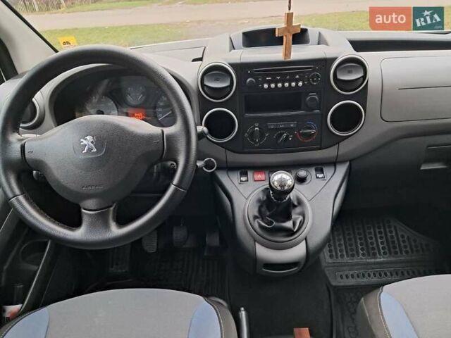 Белый Пежо Partner, объемом двигателя 1.6 л и пробегом 204 тыс. км за 8999 $, фото 16 на Automoto.ua