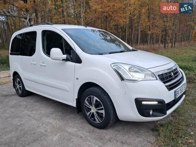 Белый Пежо Partner, объемом двигателя 1.6 л и пробегом 204 тыс. км за 8999 $, фото 1 на Automoto.ua