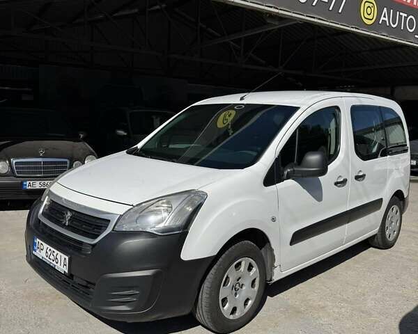 Белый Пежо Partner, объемом двигателя 1.56 л и пробегом 313 тыс. км за 8500 $, фото 10 на Automoto.ua