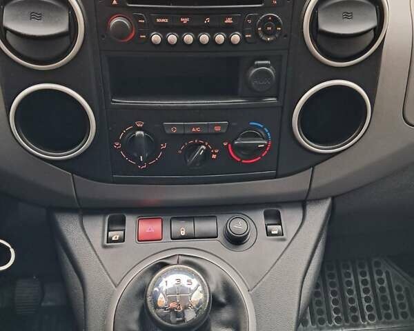 Белый Пежо Partner, объемом двигателя 1.6 л и пробегом 204 тыс. км за 8999 $, фото 17 на Automoto.ua