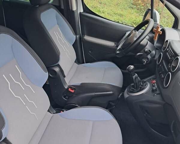 Белый Пежо Partner, объемом двигателя 1.6 л и пробегом 204 тыс. км за 8999 $, фото 8 на Automoto.ua