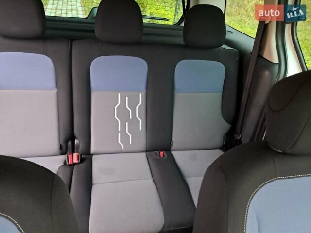 Белый Пежо Partner, объемом двигателя 1.6 л и пробегом 204 тыс. км за 8999 $, фото 11 на Automoto.ua