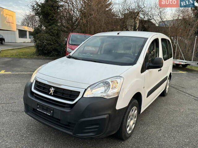 Белый Пежо Partner, объемом двигателя 0 л и пробегом 45 тыс. км за 6500 $, фото 1 на Automoto.ua