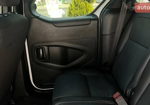 Білий Пежо Partner, об'ємом двигуна 1.6 л та пробігом 212 тис. км за 9999 $, фото 22 на Automoto.ua