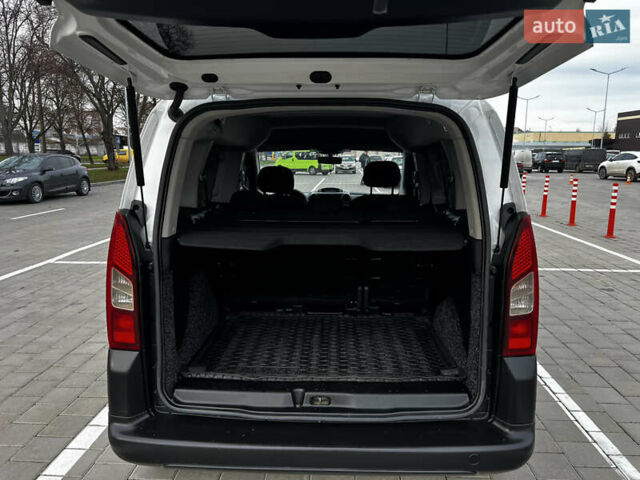 Белый Пежо Partner, объемом двигателя 1.56 л и пробегом 200 тыс. км за 8999 $, фото 15 на Automoto.ua