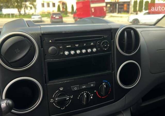 Білий Пежо Partner, об'ємом двигуна 1.6 л та пробігом 212 тис. км за 9999 $, фото 11 на Automoto.ua