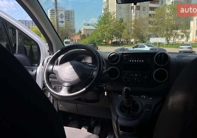 Білий Пежо Partner, об'ємом двигуна 1.6 л та пробігом 212 тис. км за 9999 $, фото 21 на Automoto.ua