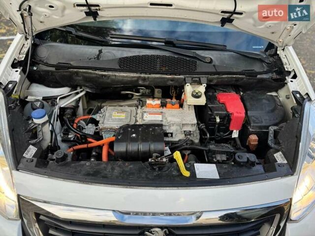 Белый Пежо Partner, объемом двигателя 0 л и пробегом 126 тыс. км за 8790 $, фото 22 на Automoto.ua