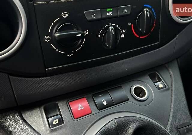 Білий Пежо Partner, об'ємом двигуна 1.6 л та пробігом 212 тис. км за 9999 $, фото 17 на Automoto.ua