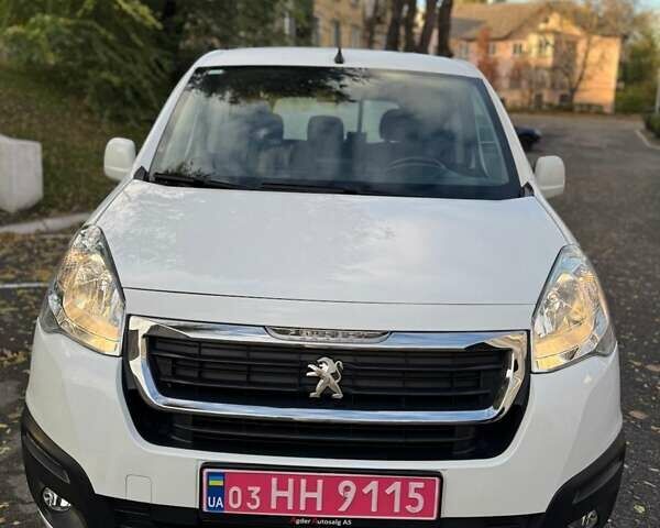 Белый Пежо Partner, объемом двигателя 0 л и пробегом 126 тыс. км за 8790 $, фото 5 на Automoto.ua