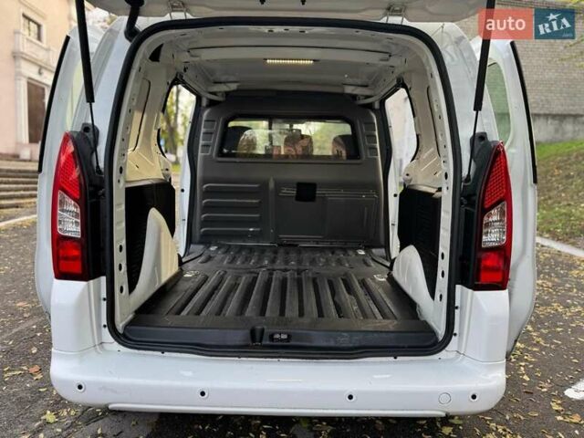 Белый Пежо Partner, объемом двигателя 0 л и пробегом 126 тыс. км за 8790 $, фото 15 на Automoto.ua