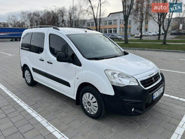 Белый Пежо Partner, объемом двигателя 1.56 л и пробегом 200 тыс. км за 8999 $, фото 6 на Automoto.ua