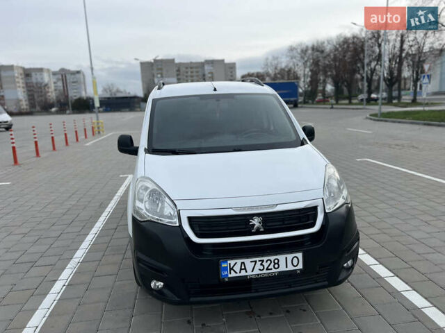 Белый Пежо Partner, объемом двигателя 1.56 л и пробегом 200 тыс. км за 8999 $, фото 7 на Automoto.ua