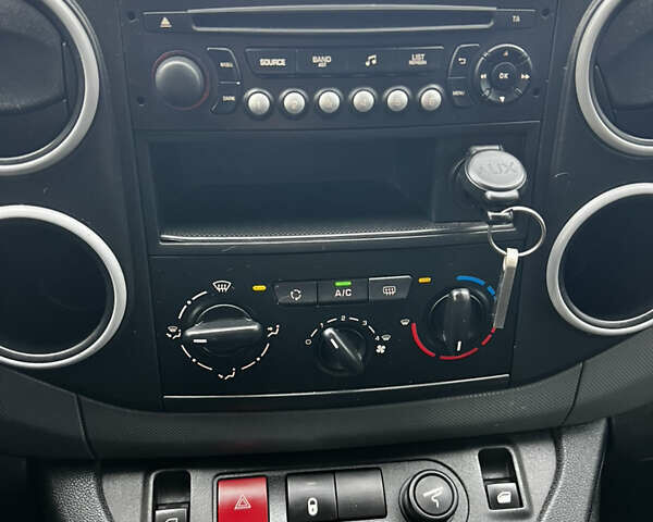 Белый Пежо Partner, объемом двигателя 1.56 л и пробегом 200 тыс. км за 8999 $, фото 20 на Automoto.ua