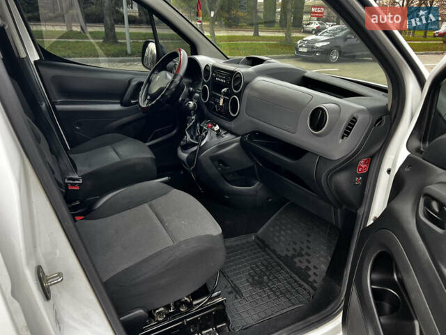 Белый Пежо Partner, объемом двигателя 1.56 л и пробегом 200 тыс. км за 8999 $, фото 11 на Automoto.ua