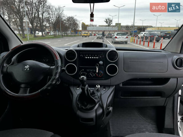Белый Пежо Partner, объемом двигателя 1.56 л и пробегом 200 тыс. км за 8999 $, фото 13 на Automoto.ua