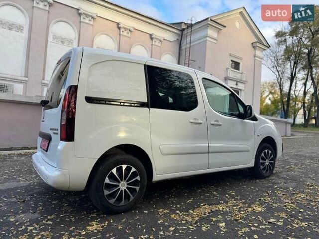 Белый Пежо Partner, объемом двигателя 0 л и пробегом 126 тыс. км за 8790 $, фото 8 на Automoto.ua