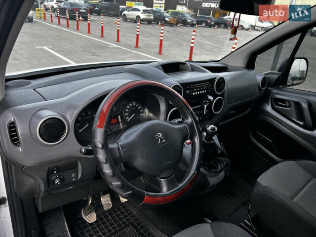 Белый Пежо Partner, объемом двигателя 1.56 л и пробегом 200 тыс. км за 8999 $, фото 10 на Automoto.ua