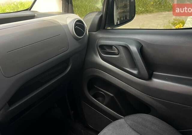 Білий Пежо Partner, об'ємом двигуна 1.6 л та пробігом 212 тис. км за 9999 $, фото 13 на Automoto.ua