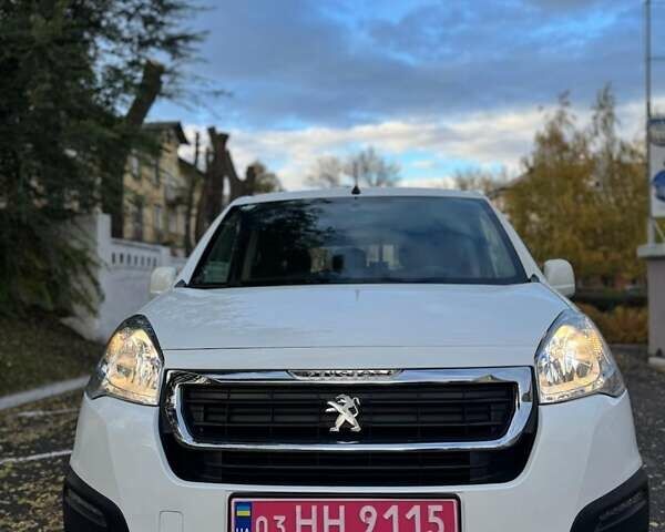 Белый Пежо Partner, объемом двигателя 0 л и пробегом 126 тыс. км за 8790 $, фото 4 на Automoto.ua