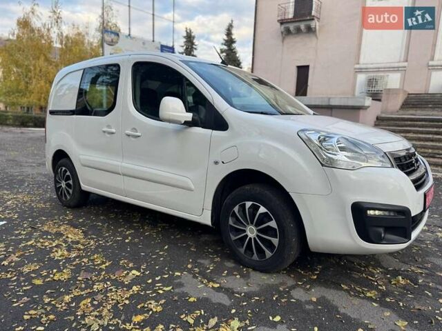 Белый Пежо Partner, объемом двигателя 0 л и пробегом 126 тыс. км за 8790 $, фото 3 на Automoto.ua