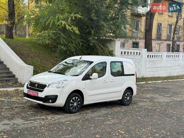 Белый Пежо Partner, объемом двигателя 0 л и пробегом 126 тыс. км за 8790 $, фото 7 на Automoto.ua