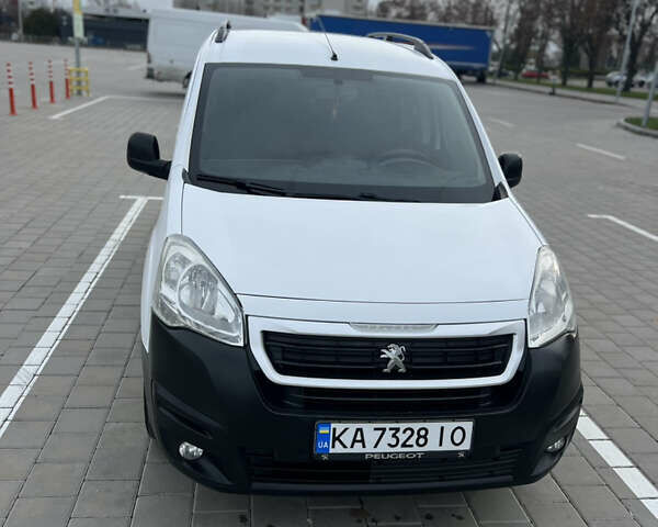 Белый Пежо Partner, объемом двигателя 1.56 л и пробегом 200 тыс. км за 8999 $, фото 8 на Automoto.ua
