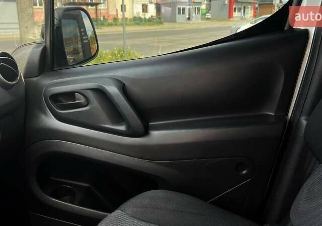 Білий Пежо Partner, об'ємом двигуна 1.6 л та пробігом 212 тис. км за 9999 $, фото 19 на Automoto.ua